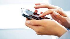 هل تتفحّص هاتفك كثيراً..أنت مصاب بالـ (فومو)