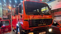 إطفائية بلدية نابلس تتعامل مع حريق بمطبعة