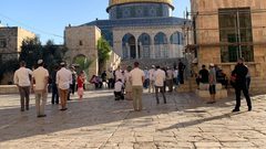 اعتقال اثنين من حراسه.. العشرات من المستوطنين يقتحمون الأقصى