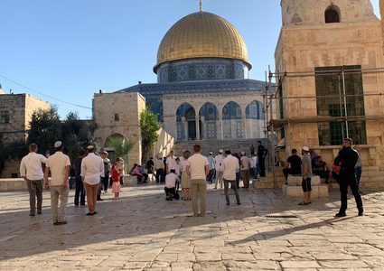 اعتقال اثنين من حراسه.. العشرات من المستوطنين يقتحمون الأقصى