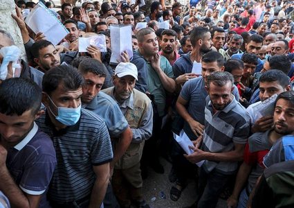 غزة: تسليم 2600 مرشحا للحصول على تصاريح عمل بالداخل للشؤون المدنية