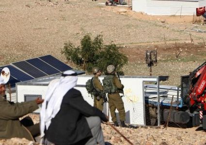 الاحتلال يستولي على آليات ومعدات زراعية في العوجا