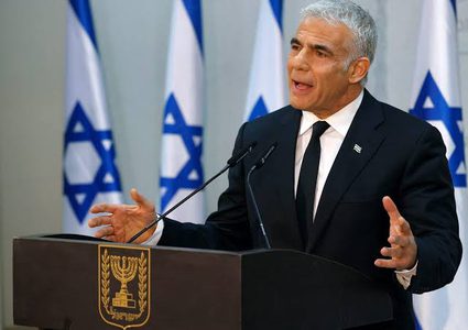 "لابيد" يستعد للسكن في منزل عائلة فلسطينية مهجرة