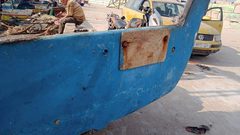 صور بقايا مركب الصيد الذي دمره الاحتلال في بحر غزة قبل أيام