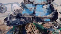 صور بقايا مركب الصيد الذي دمره الاحتلال في بحر غزة قبل أيام