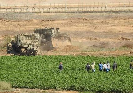 الاحتلال يستهدف المزارعين وصيادي العصافير شرق وجنوب قطاع غزة