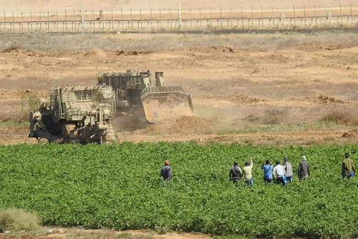 الاحتلال يستهدف المزارعين وصيادي العصافير شرق وجنوب قطاع غزة