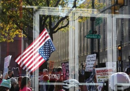 احتجاجات في الولايات المتحدة إثر مقتل شاب من أصل إفريقي برصاص الشرطة