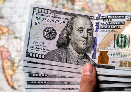 ورقة الدولار الأميركي تسجل سابقة تاريخية