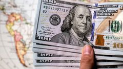 ورقة الدولار الأميركي تسجل سابقة تاريخية