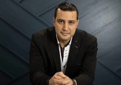 الفنان طارق حداد يطرح كليب أحلف باللهجة المصرية