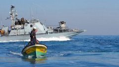 بحرية الاحتلال تهاجم مراكب الصيادين في بحر غزة