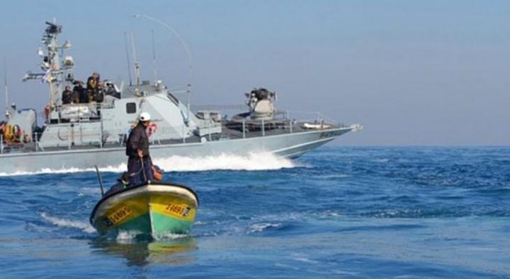 بحرية الاحتلال تهاجم مراكب الصيادين في بحر غزة