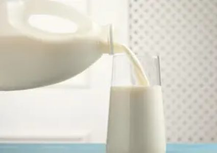 دراسة تحذر من تناول الحليب