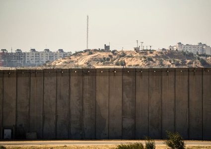 الاحتلال يخطط لبناء جدار حول مستوطنة على حدود لبنان