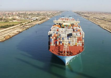 قناة السويس تحقق أعلى إيراد سنوي في تاريخها بـ 7 مليارات دولار