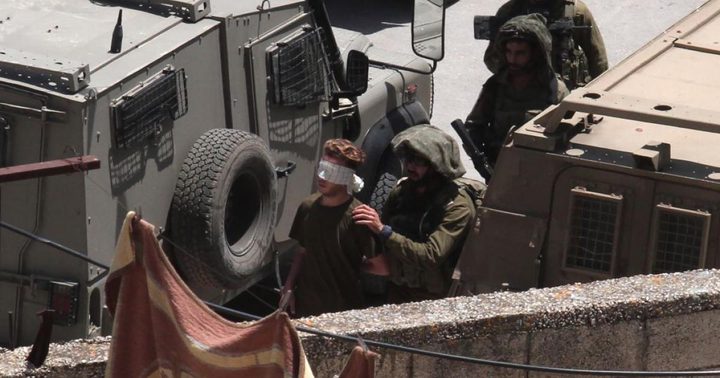 طالت 20 مواطنًا بينهم قياديان من الشعبية.. حملة اعتقالات واسعة في الضفة