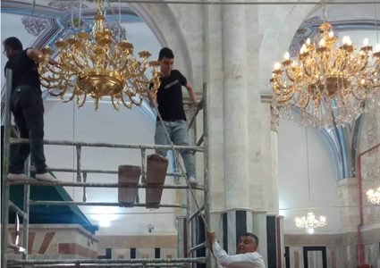 تركيب ثريات داخل الحرم الإبراهيمي بعد عامين من الرفض الإسرائيلي