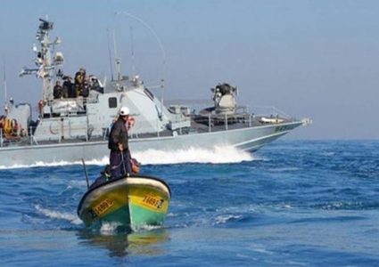 بحرية الاحتلال تفتح نيرانها صوب مراكب الصيادين جنوب القطاع