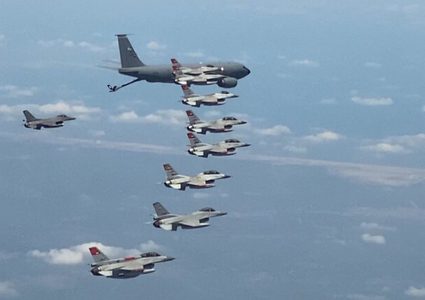 القوات المصرية والأمريكية تنفذ تدريبا جويا مشتركا بقاعدة مصرية