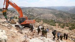 الاحتلال يجرف 6 دونمات في بلدة نعلين غرب رام الله