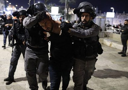 الاحتلال يعتقل مواطنين من بيت فوريك شرق نابلس