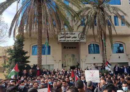 اعتصام ومسيرة للمحامين في رام الله رفضا لانفاذ قرارات بقوانين