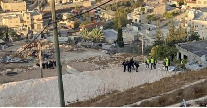الاحتلال يقتحم جبل المكبر وينصب حاجزا في حي سلوان