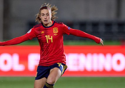 إصابة في الركبة تغيب "أفضل لاعبة" عن كأس أوروبا للسيدات