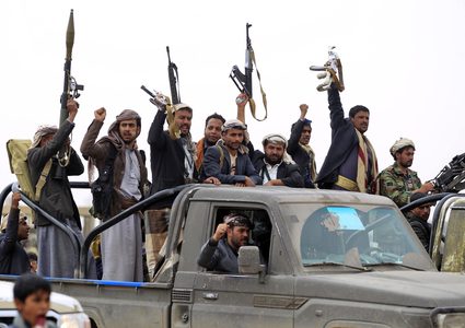 الحوثيون يعلنون فتح طريق الخمسين - الستين بمحافظة تعز