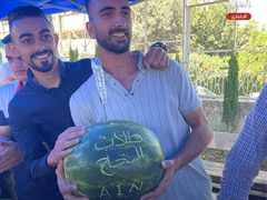 دعوة محبة لتناول البطيخ في جامعة النجاح الوطنية دعماً للمنتج الفلسطيني