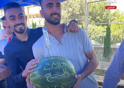 دعوة محبة لتناول البطيخ في جامعة النجاح الوطنية دعماً للمنتج الفلسطيني