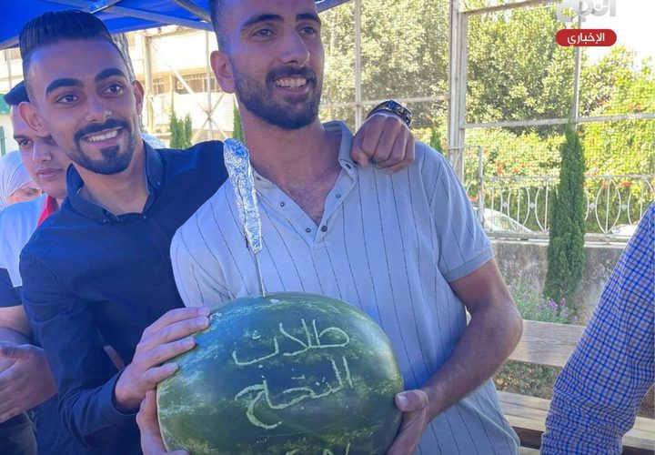 دعوة محبة لتناول البطيخ في جامعة النجاح الوطنية دعماً للمنتج الفلسطيني