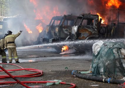 اندلاع حريق في مستودع منتجات نفطية في جمهورية دونيتسك