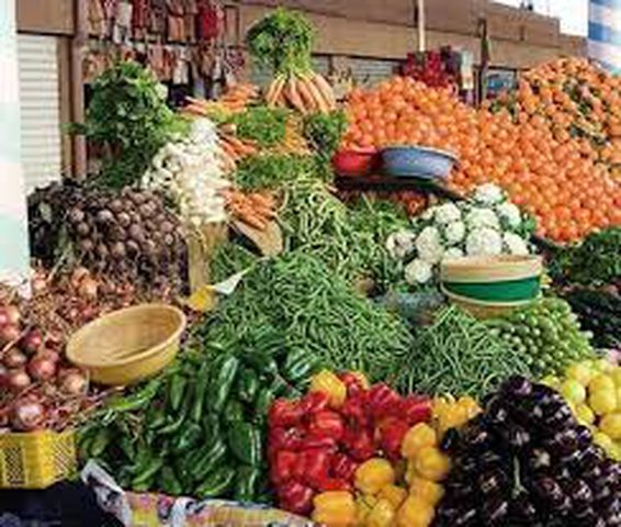 قوات الاحتلال تستولي على خضار وفواكه من بسطات البيع بالأغوار الشمالية