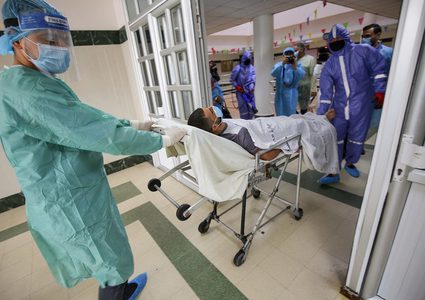 الصحة: موجة كورونا الحالية سريعة الانتشار ولها أعراض جديدة