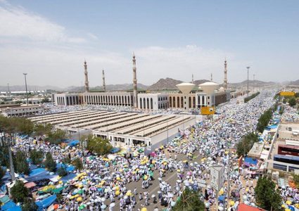 حجاج بيت الله الحرام يؤدون الركن الأعظم بالوقوف على جبل عرفات