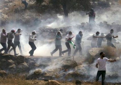 إصابات بالاختناق خلال مواجهات مع الاحتلال في بيتا وبيت دجن