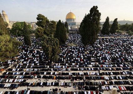 150 ألف مصلٍ يؤدون صلاة عيد الأضحى في رحاب المسجد الأقصى