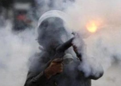 إصابات بالاختناق جراء إطلاق الاحتلال الغاز في حارة جابر شرق الخليل