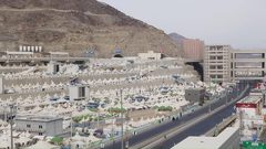 حجاج فلسطين يتوافدون إلى مشعر منى لرمي الجمرة الصغرى