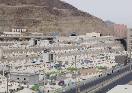 حجاج فلسطين يتوافدون إلى مشعر منى لرمي الجمرة الصغرى