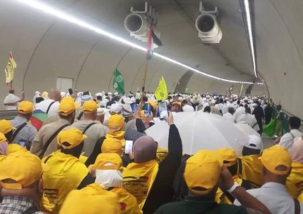 حجاج فلسطين يتوافدون إلى مشعر منى لرمي الجمرة الصغرى