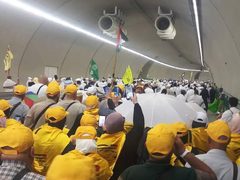 حجاج فلسطين يتوافدون إلى مشعر منى لرمي الجمرة الصغرى