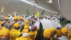 حجاج فلسطين يتوافدون إلى مشعر منى لرمي الجمرة الصغرى