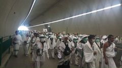 حجاج فلسطين يتوافدون إلى مشعر منى لرمي الجمرة الصغرى