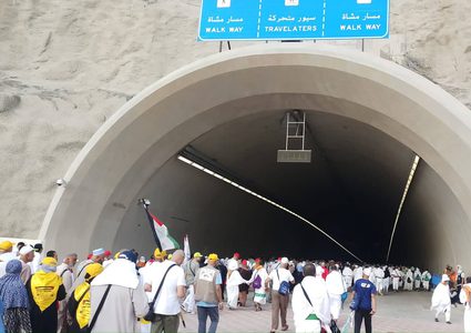 حجاج فلسطين يواصلون رمي الجمرات في أول أيام التشريق