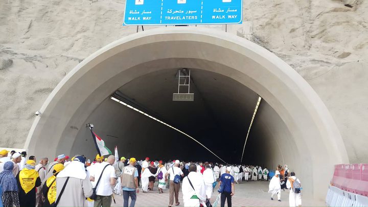 حجاج فلسطين يواصلون رمي الجمرات في أول أيام التشريق