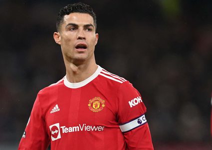 مكافأة هائلة ثم الوداع.. هذا ما حدث مع رونالدو واليونايتد