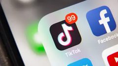 عاصفة تهدد "ميتا" وأخواتها.. أبل وتيك توك تسرقان 33% من كل دولار